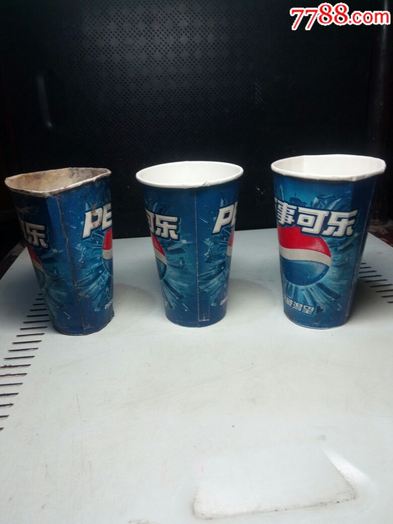 雪碧纸杯三个