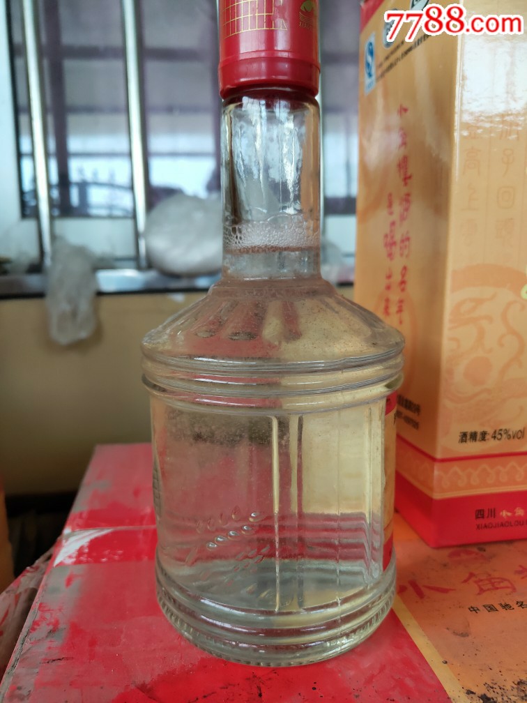 2008年产45度小角楼一箱,整箱6瓶.
