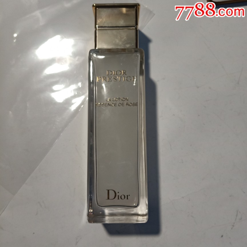 dior香水瓶