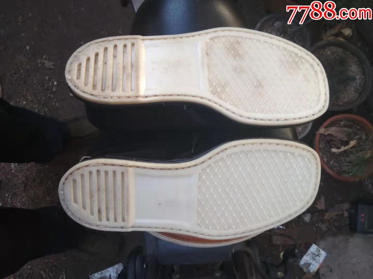 老式北京山羊牌白塑料底棉鞋(sd)