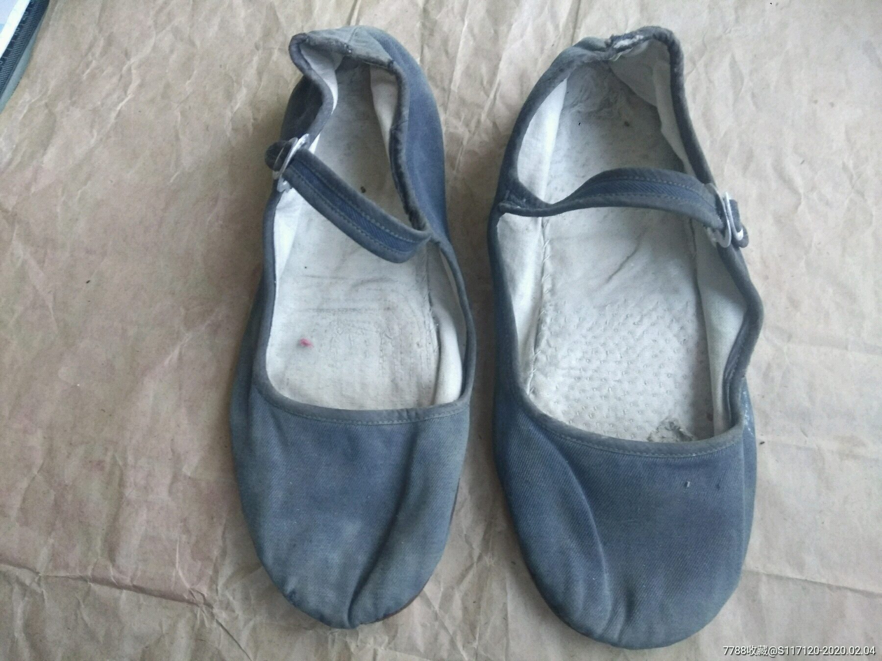 女式旧布鞋(方口,钩搭,牛皮底)