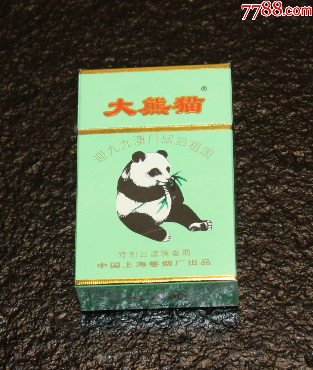 大熊猫99年澳门回归纪念实物烟标
