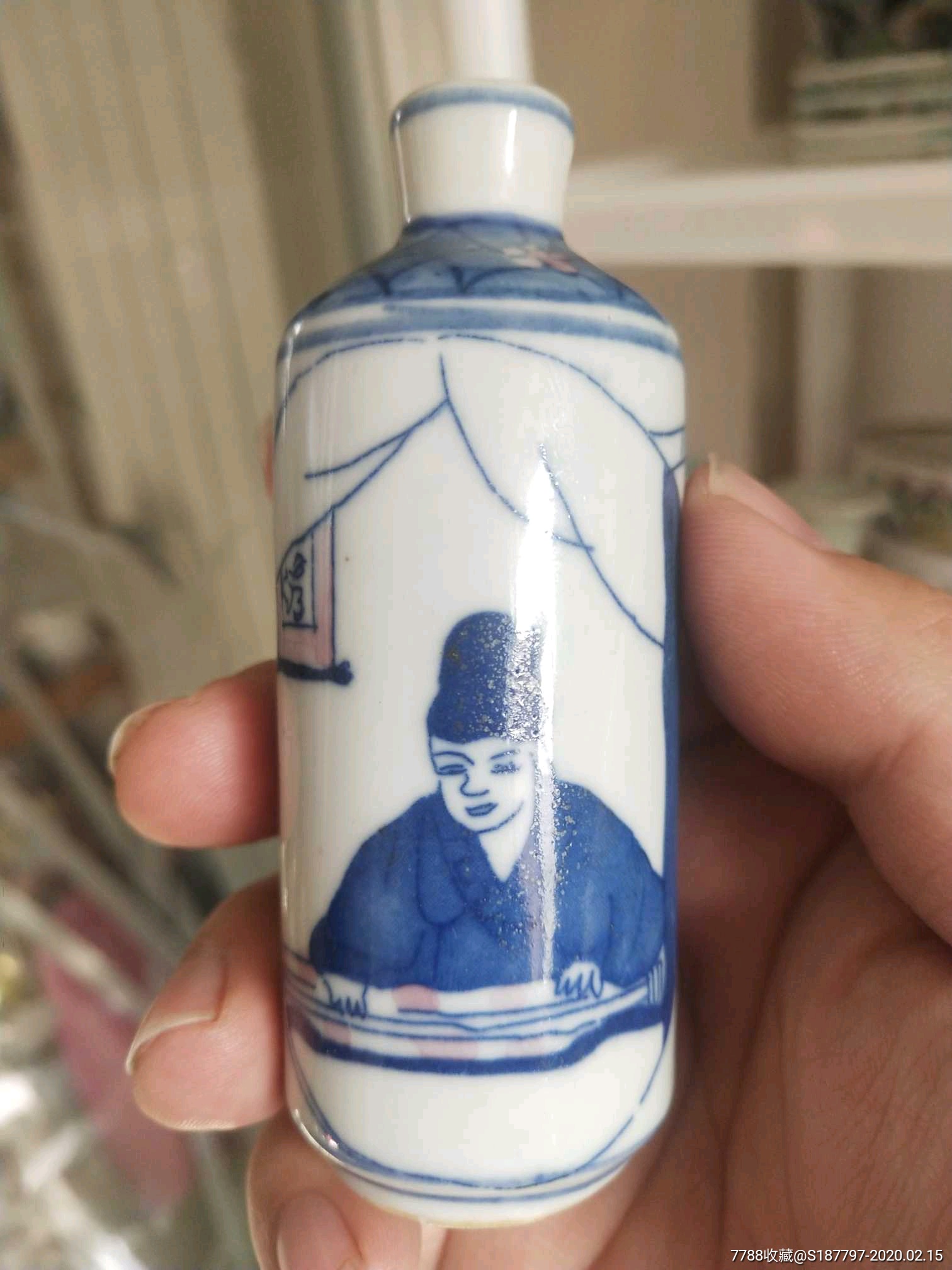 鼻烟壶大清底款青花人物鼻烟壶