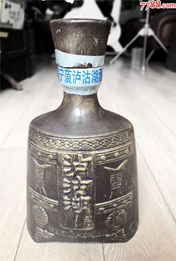 老酒收藏2002-云南宁蒗泸沽湖白酒出品仿青铜编钟大号