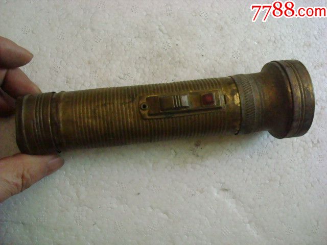 老式铜质手电筒