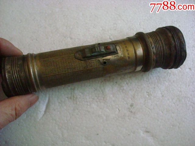 老式铜质手电筒