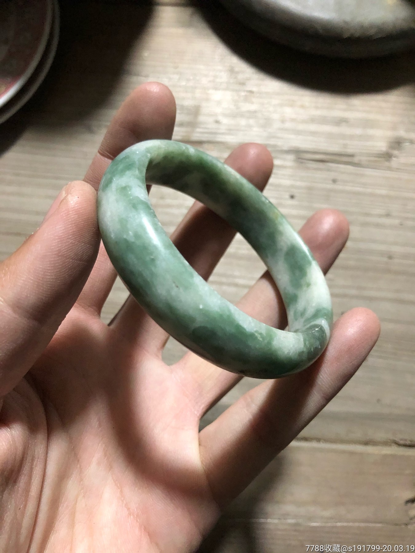 a货翡翠手镯,品相完整!