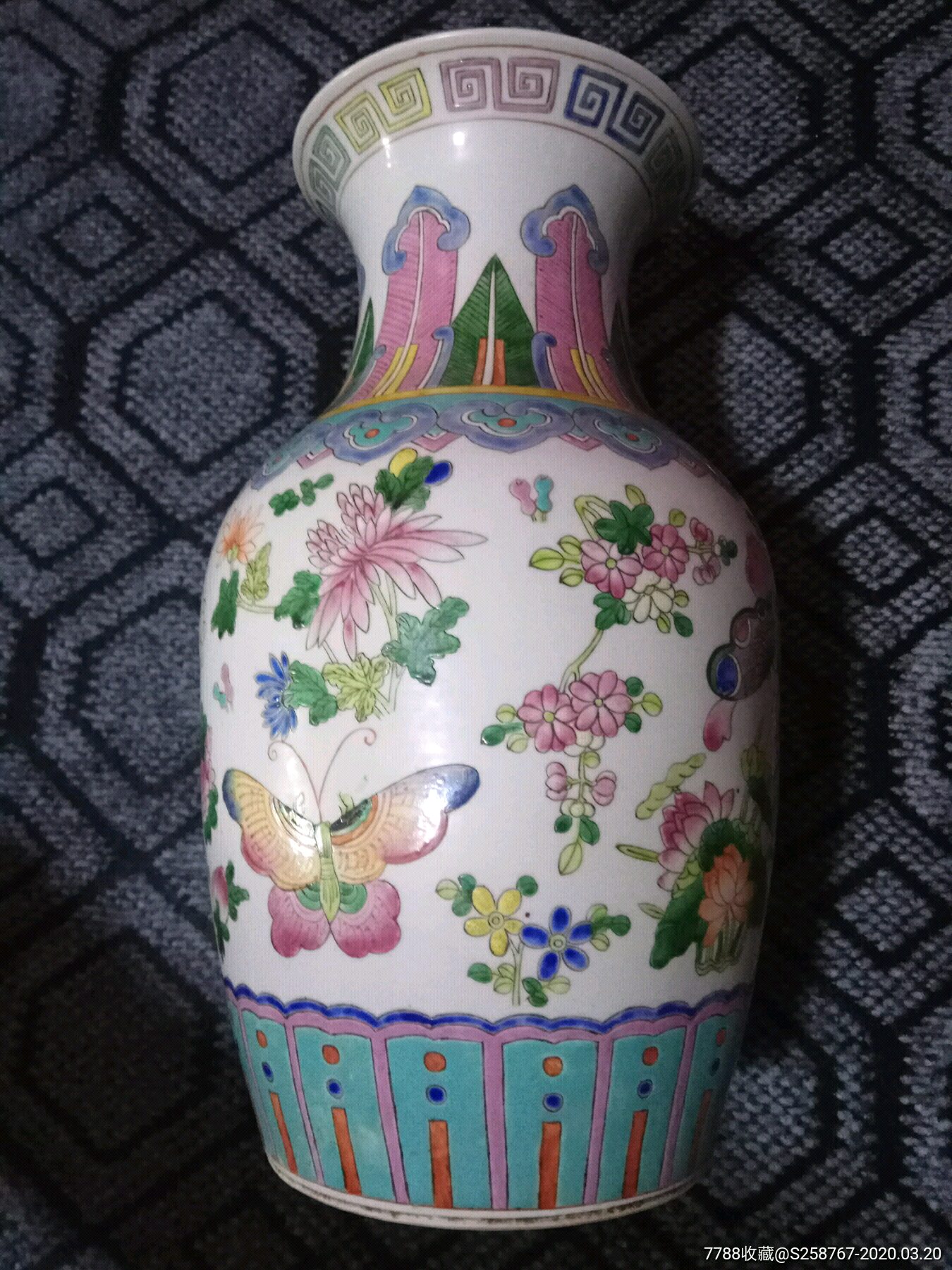 粉彩花瓶
