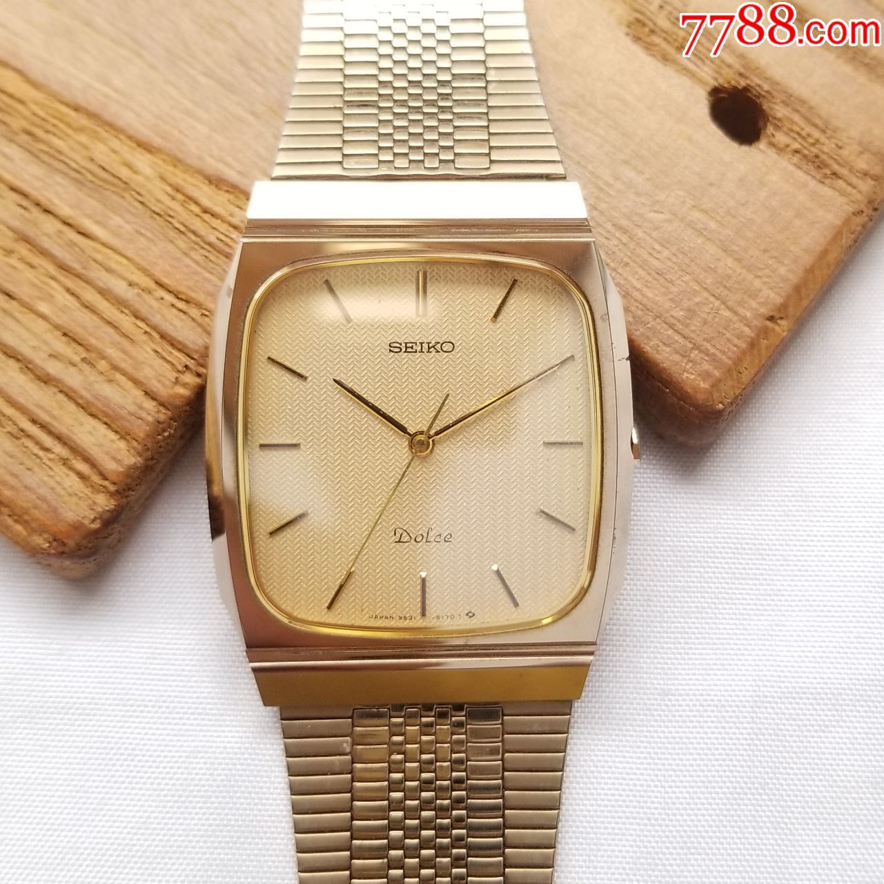 【一体镀金表款!长方表壳设计!】日本-seiko-精工-石英男表