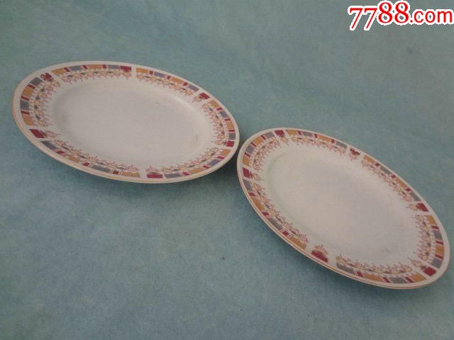 景德镇早期精品彩绘回纹老瓷盘一对,纹饰精美,这种底款和纹饰的老瓷