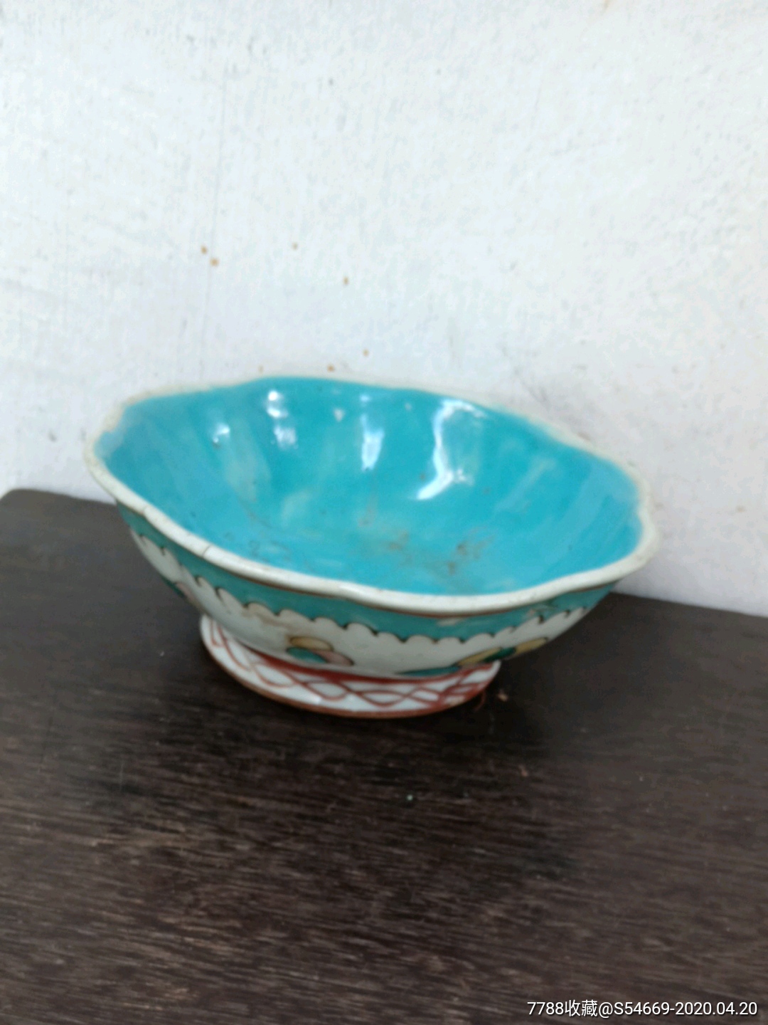 花蝶纹清代五彩八角碗