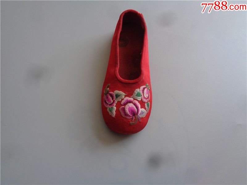 清代刺绣金钱如意佛手花卉纹孩童绣花鞋一只