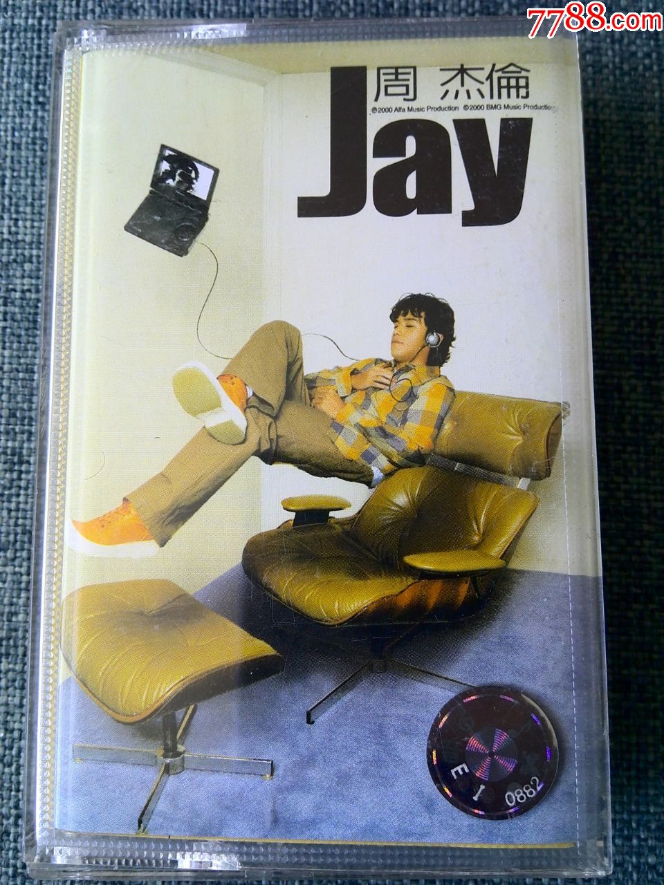 周杰伦首张专辑《jay》bmg版权,上海音像公司发行(灰白色磁带)