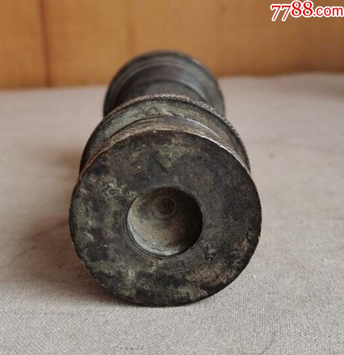 二斤多重的实心一体老铜蜡台