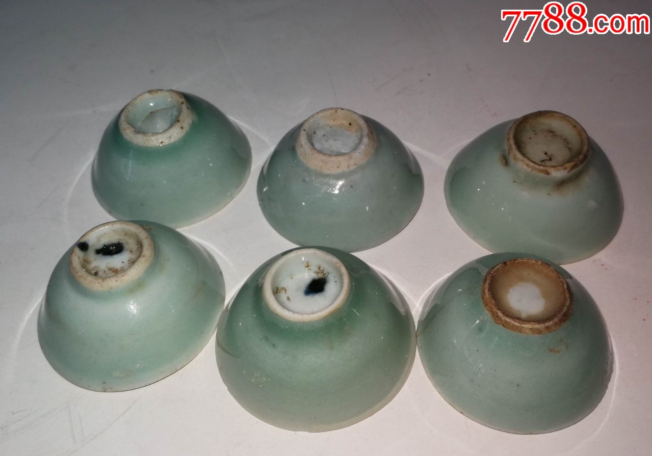 民国豆青绿小酒盅(共六个其中三个冲纹磕碰小豁口那三个完好)