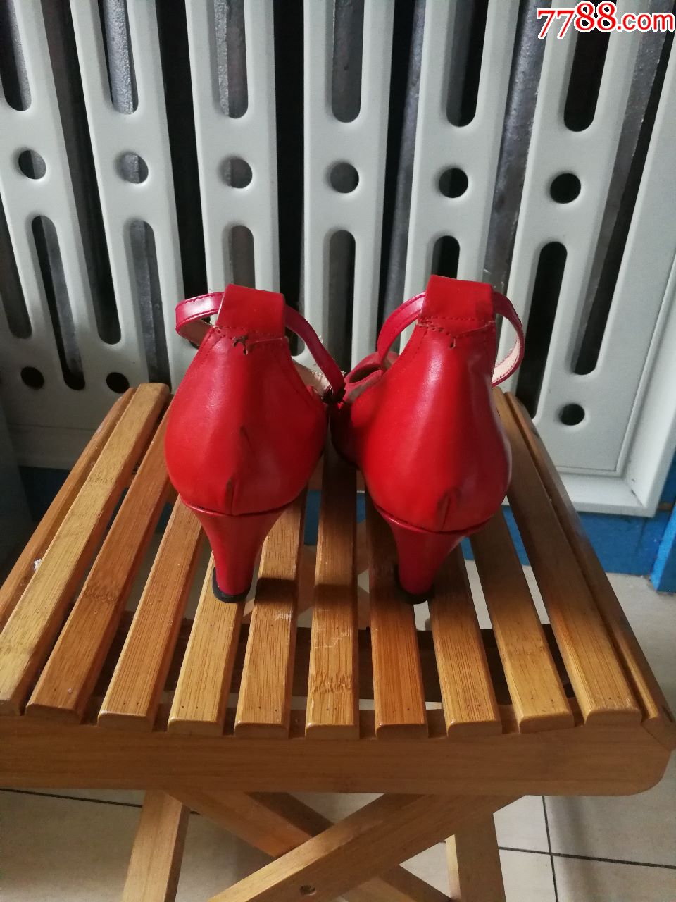 七八十年代女士红皮鞋