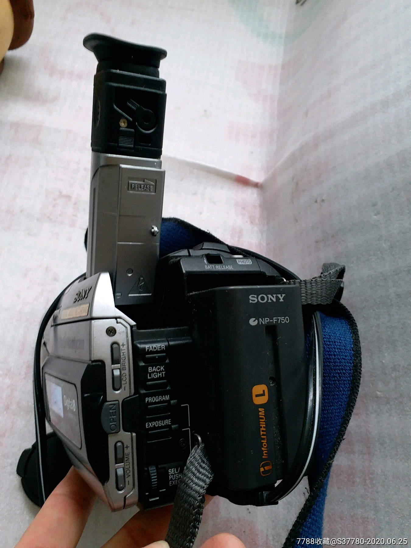 索尼数码摄录放一体机功能正常使用外观无破损含充电器