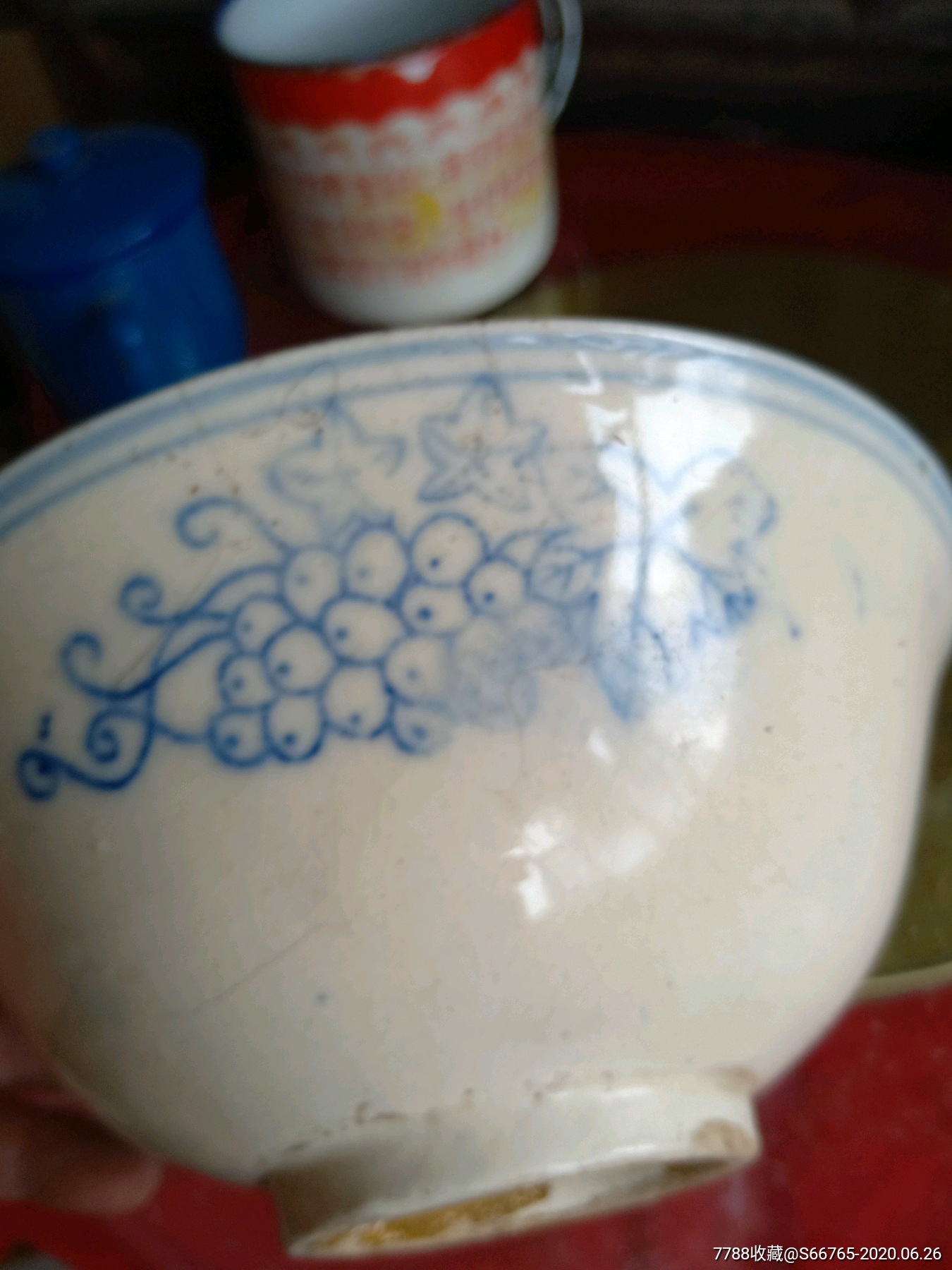 怀旧50年代手绘白釉蓝葡萄碗