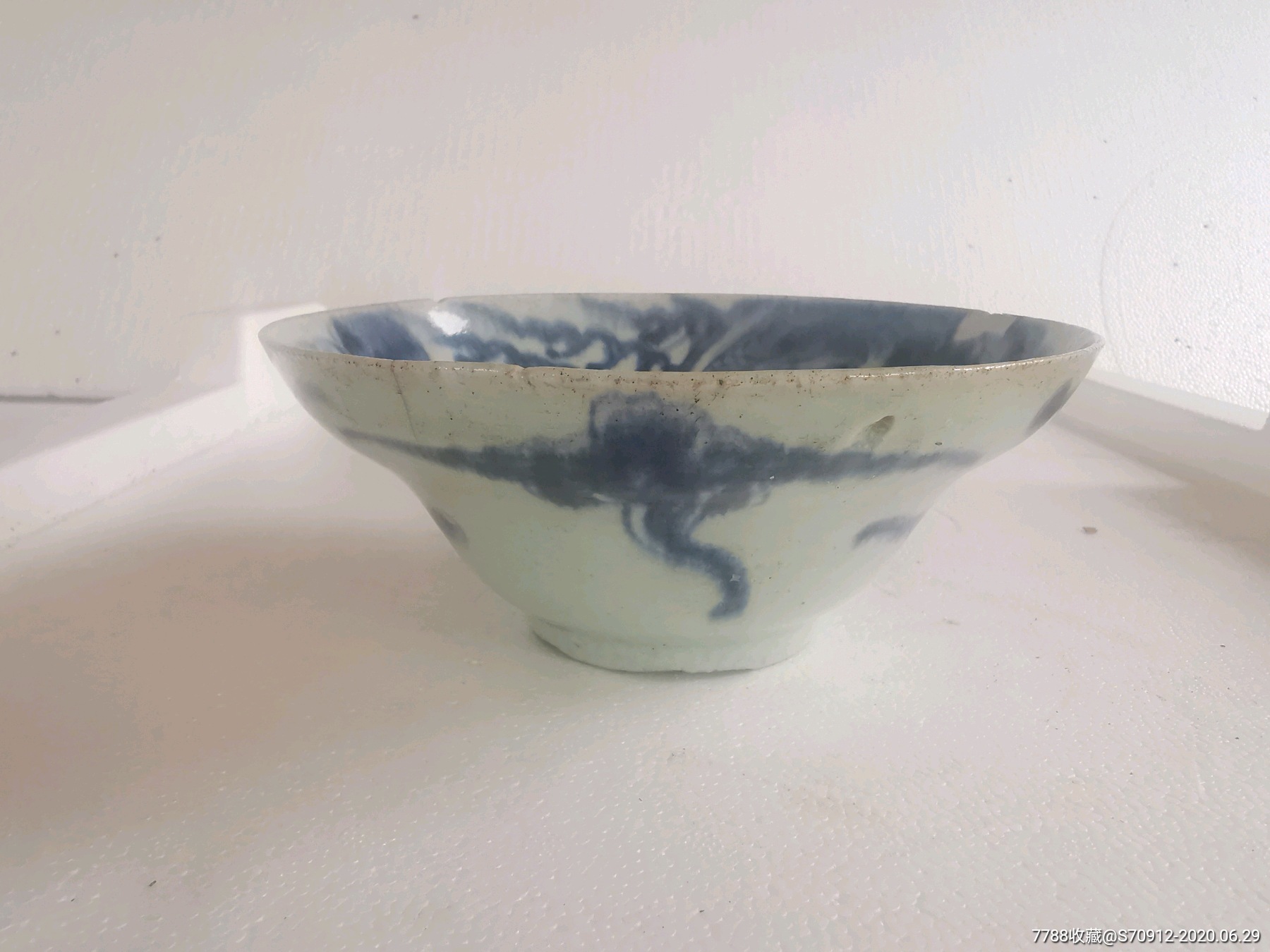 清代过墙龙青花碗.