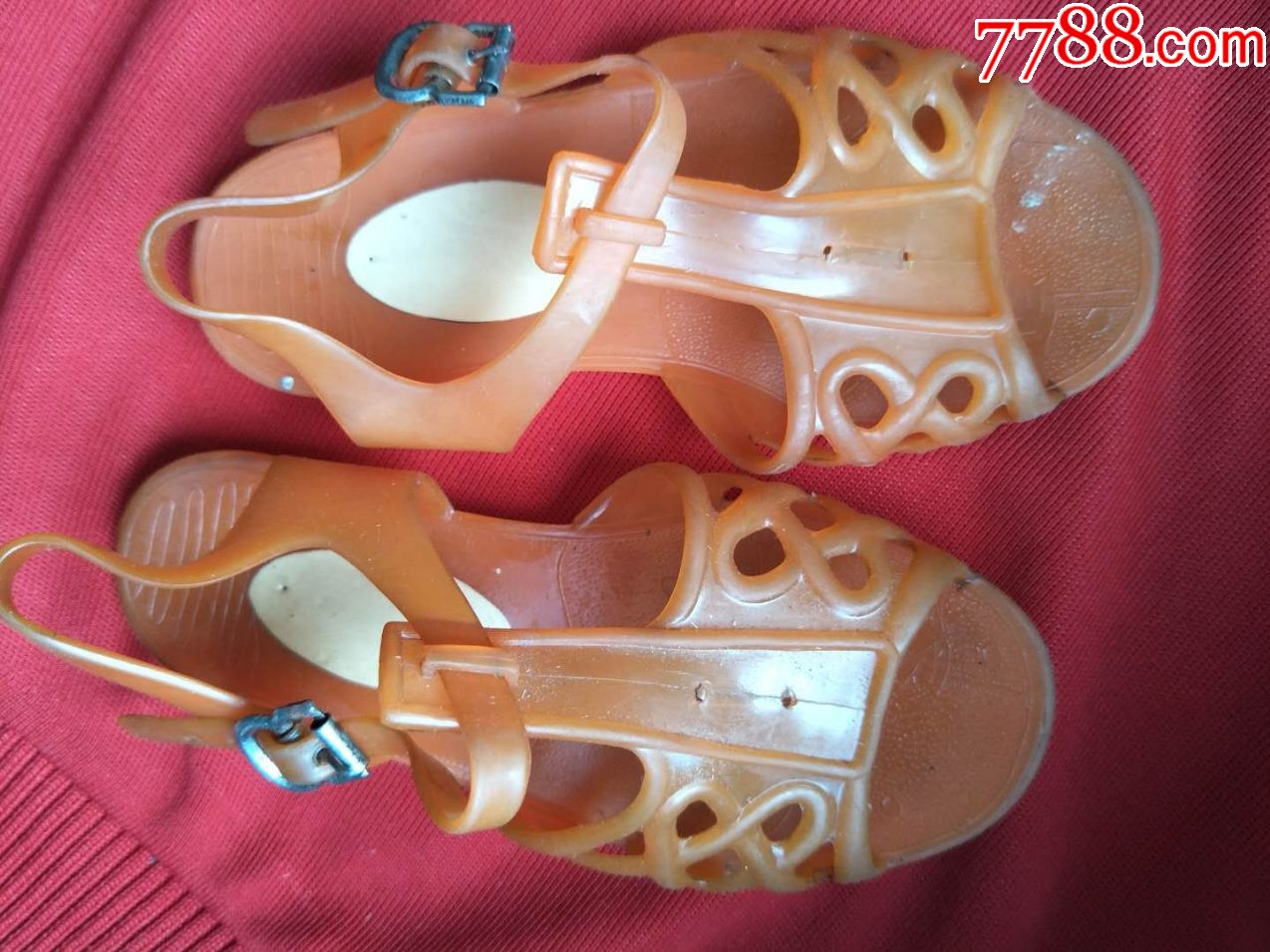 80年代凉鞋两双女士鞋是全新品没有用过小孩子的鞋使用过一起拍品相