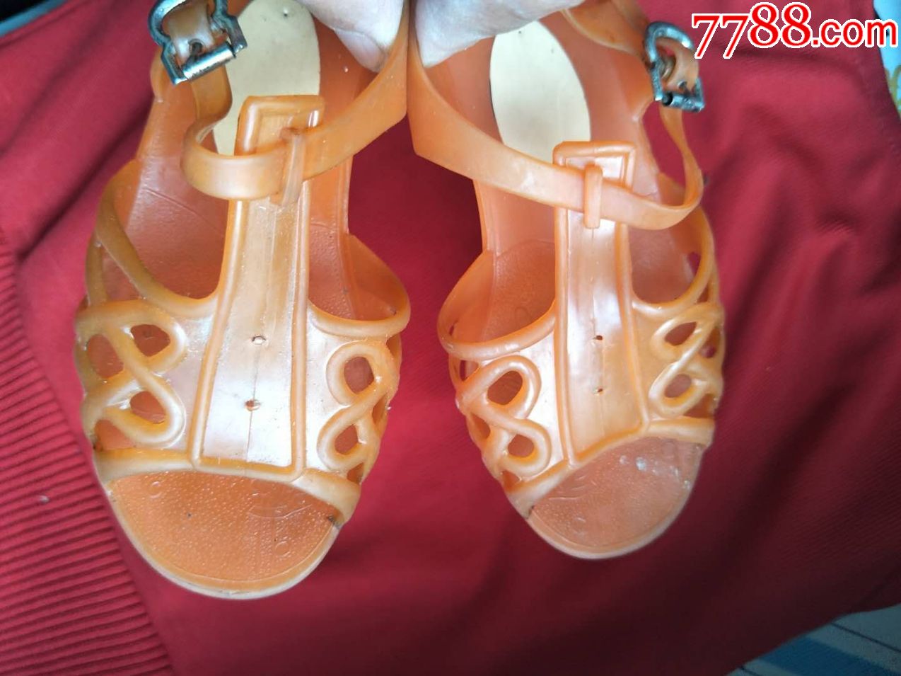 80年代凉鞋两双女士鞋是全新品没有用过小孩子的鞋使用过一起拍品相