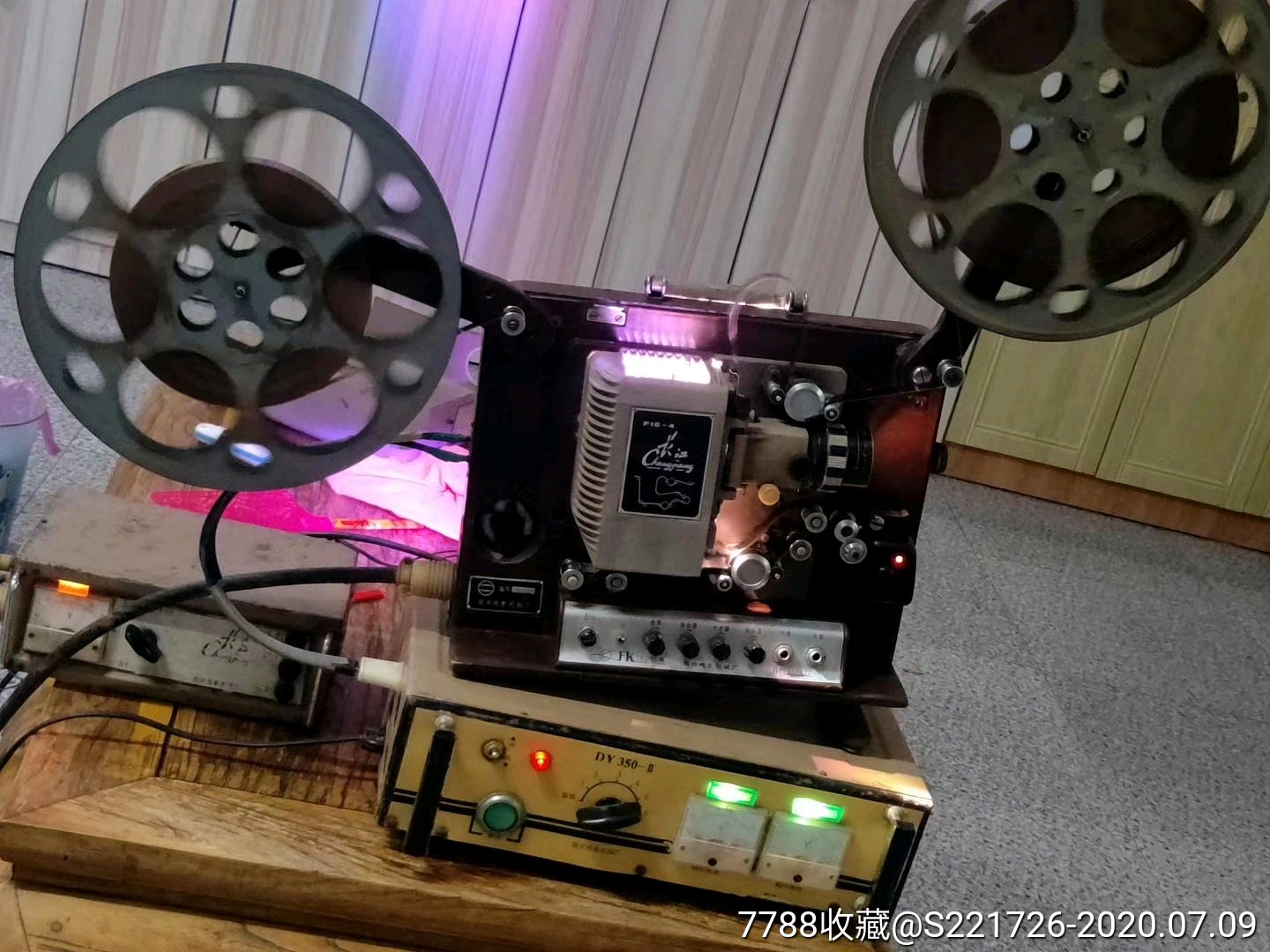 江苏南京产老长江牌16毫米铟灯电影放映机一套