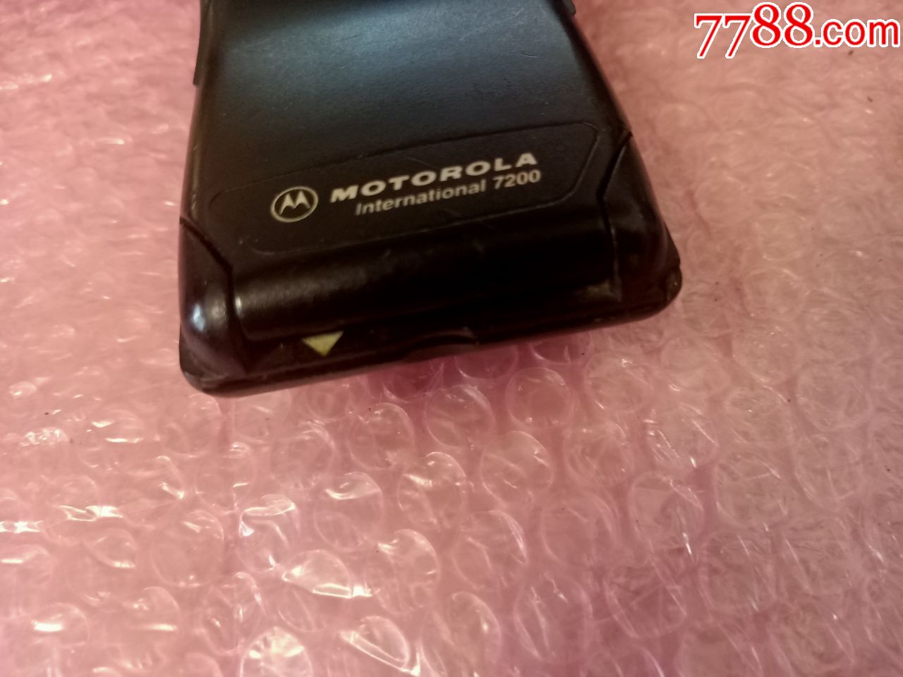 一台经典收藏motorola摩托罗拉7200翻盖老式手机