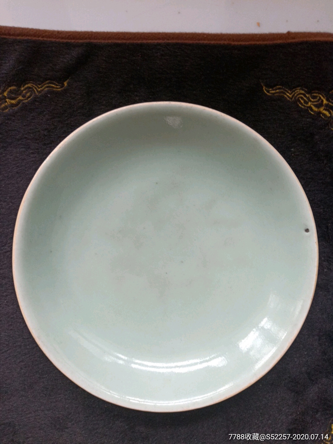 清代豆青釉盘子