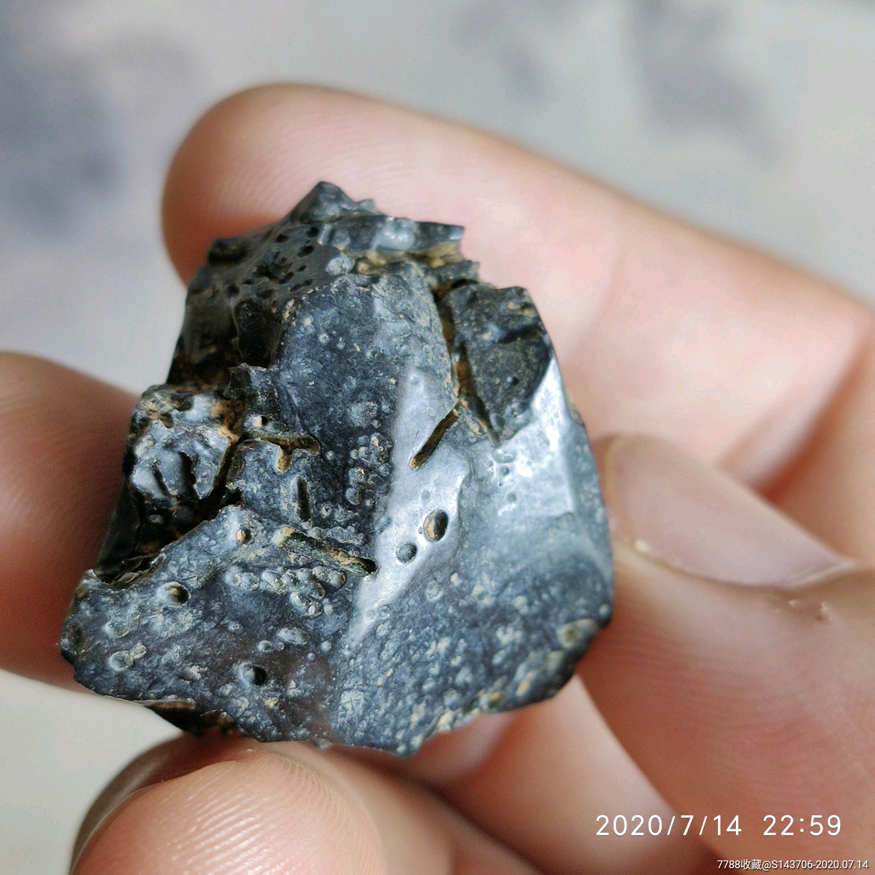 碳陨石,放一根烟在上面十分钟可以改变口感,编号c53