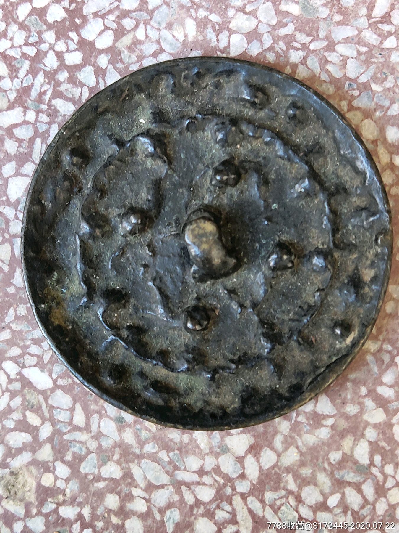 少见品种海兽葡萄纹小铜镜
