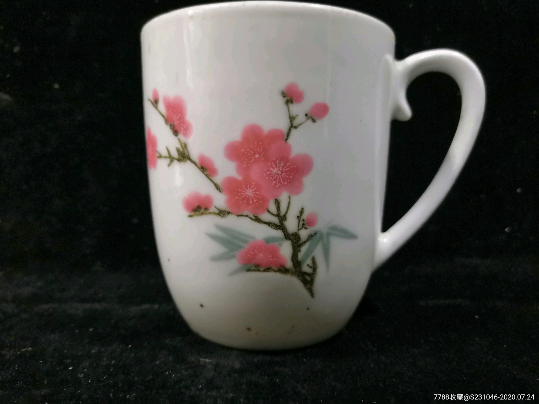 74年部所名人手绘釉中水点桃花茶杯(7501打样瓷)