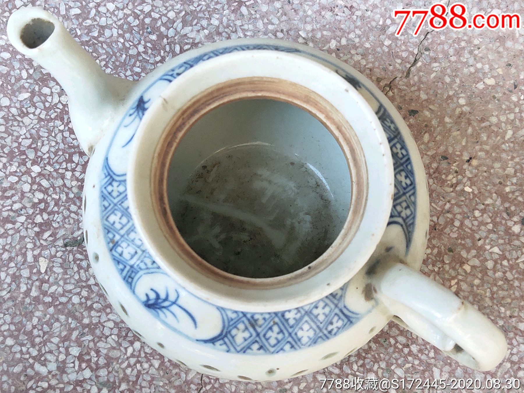 青花玲珑壶