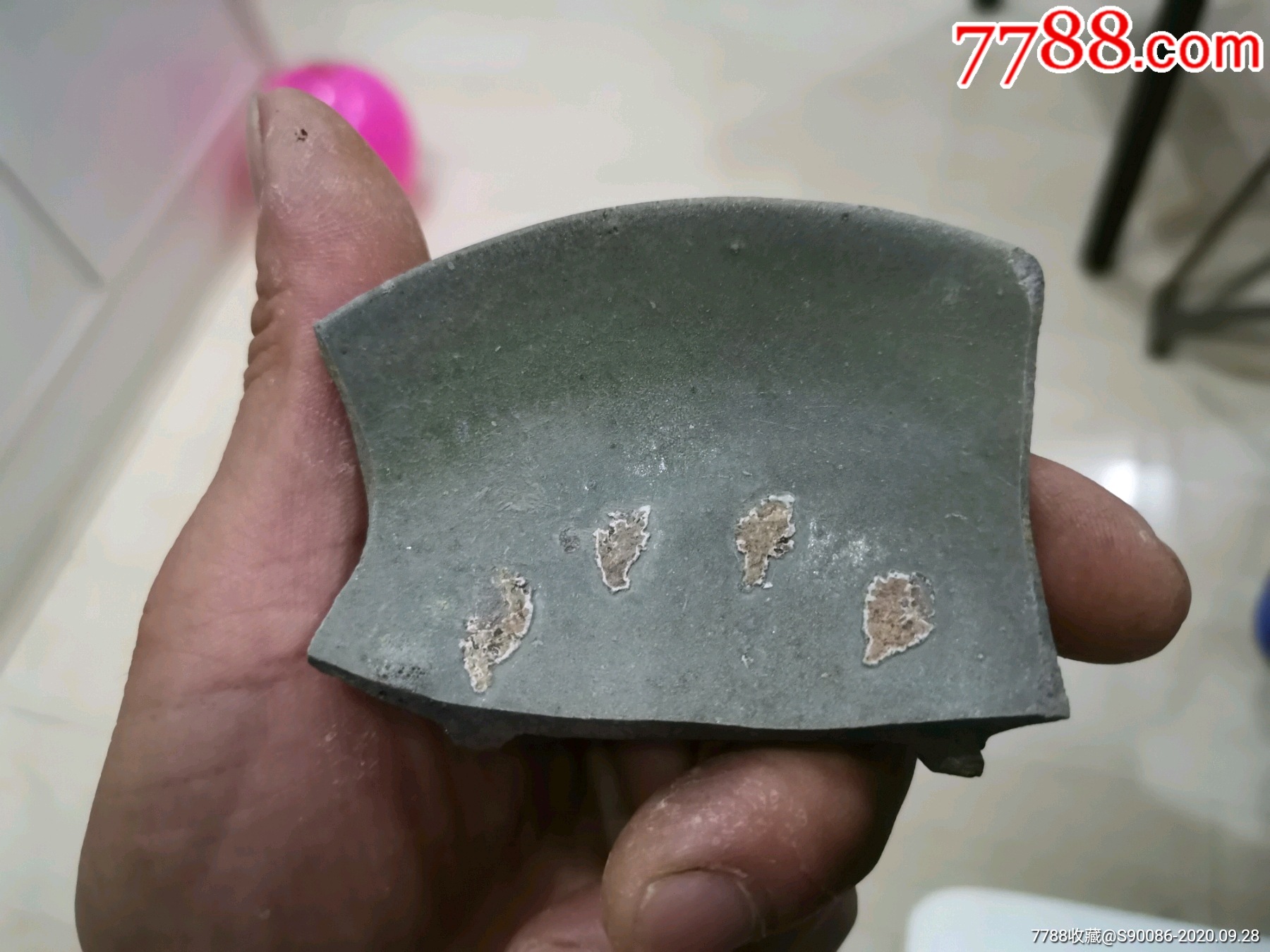 上下带支钉的唐越窑青瓷小盏标本