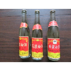 高梁白酒3瓶,2瓶祁县腾飞酒厂,1瓶太原市红高梁酒厂