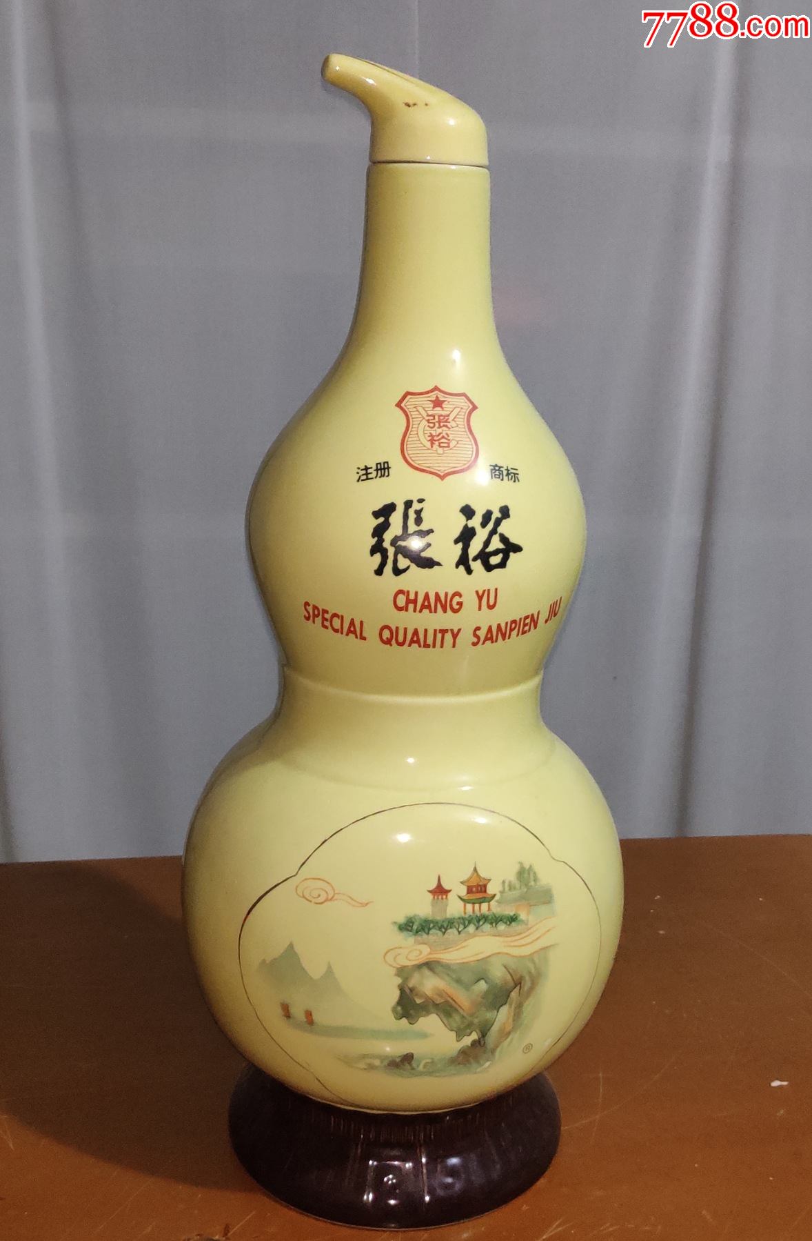 早年张裕三鞭葫芦形瓷酒瓶,超大个!