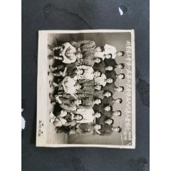 1954年测量队合影和老人看报.北京大北照相馆.