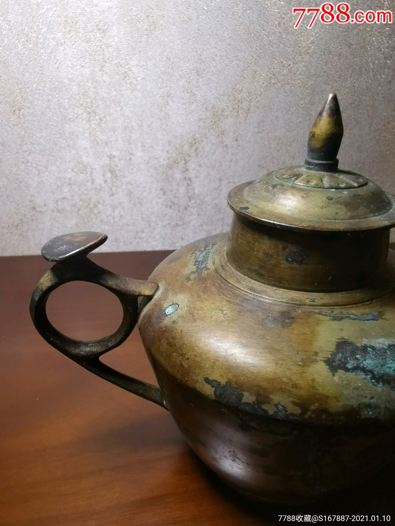 铜茶壶一个