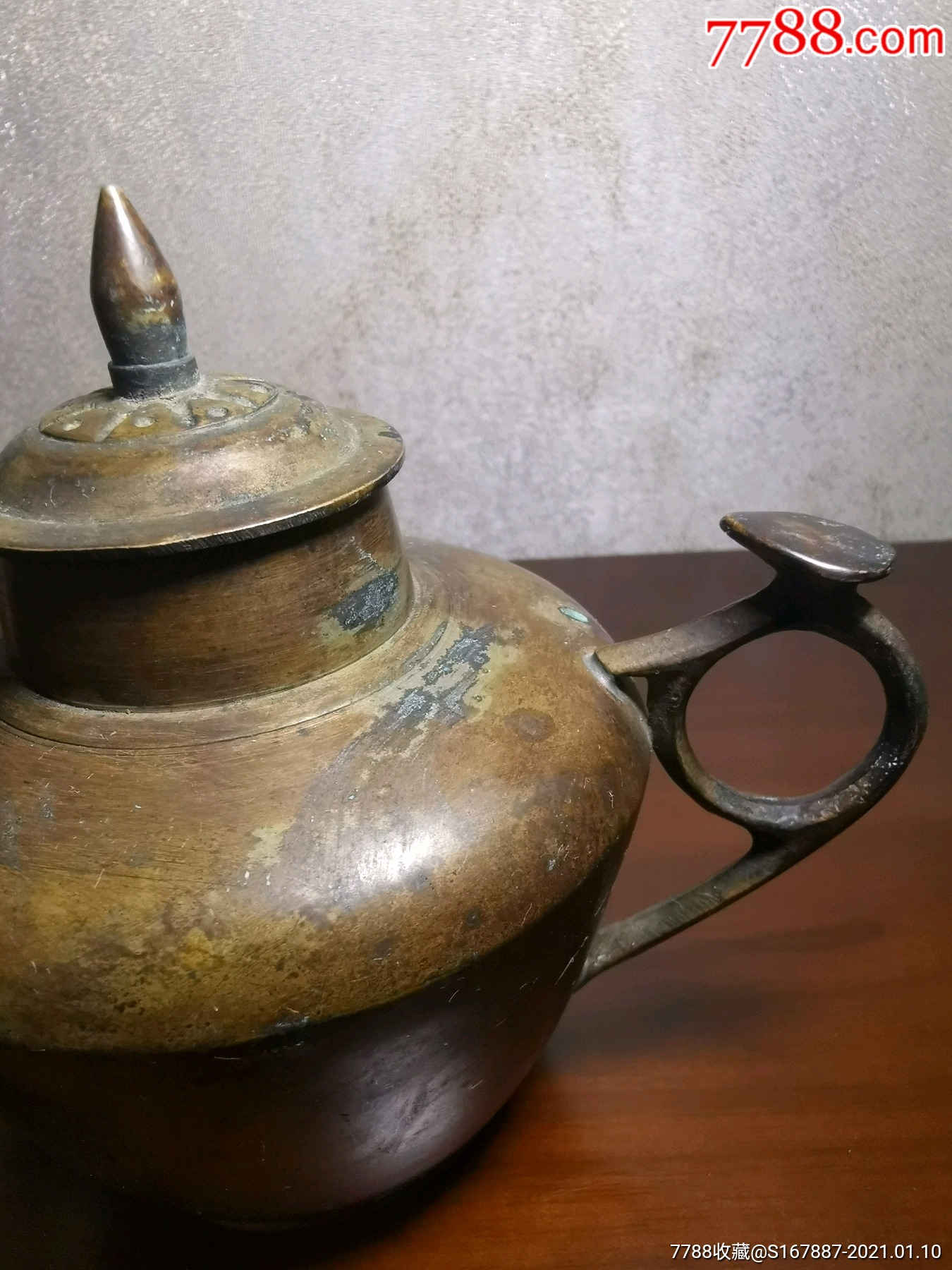 铜茶壶一个
