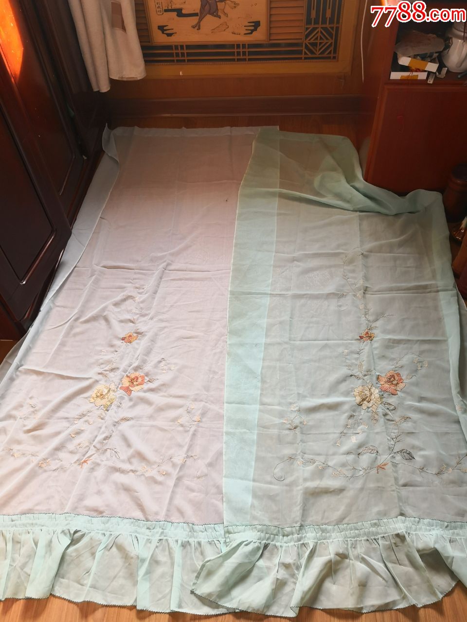 老式纱质窗帘