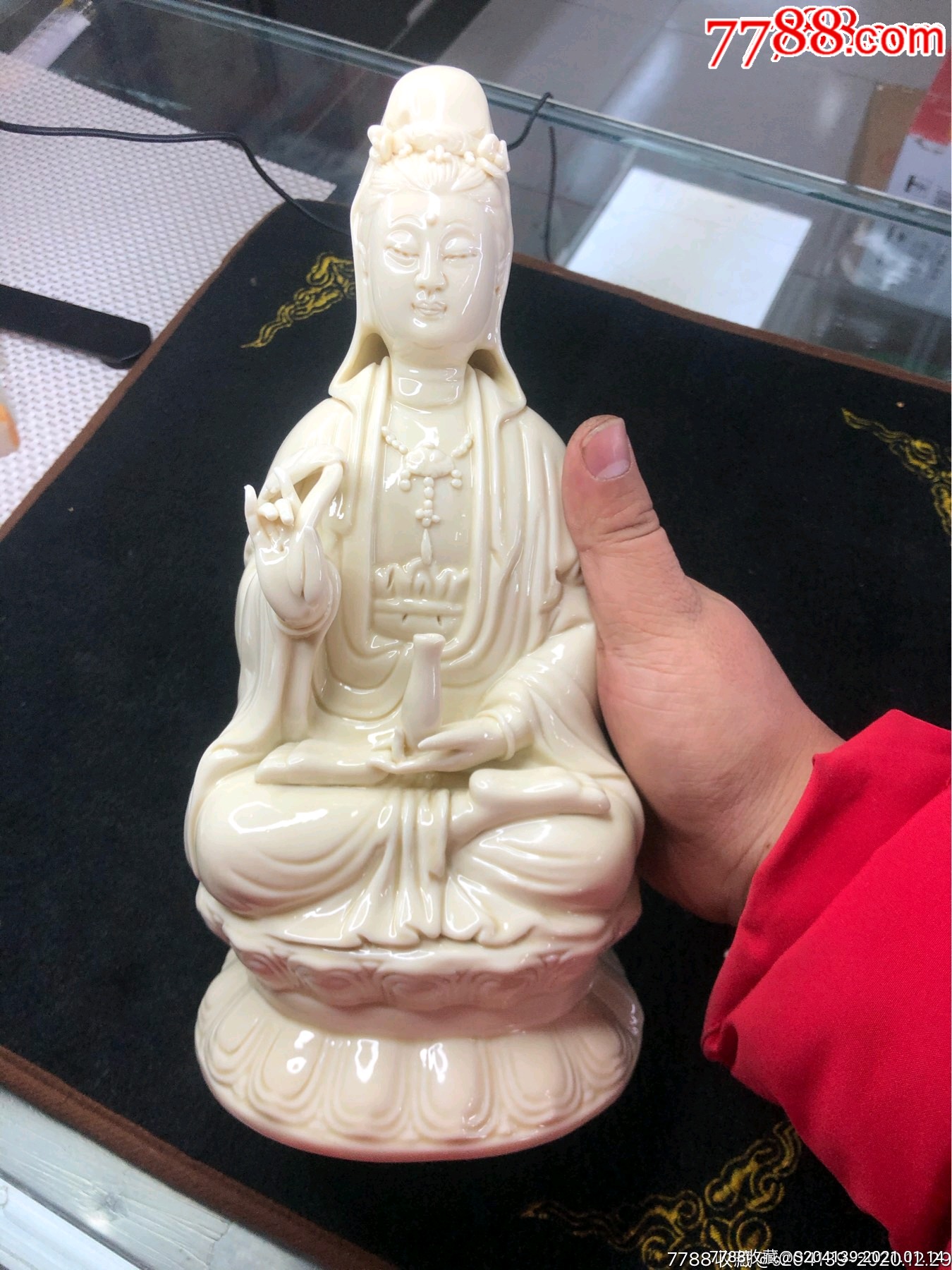 德化白瓷观音手拿柳枝净瓶