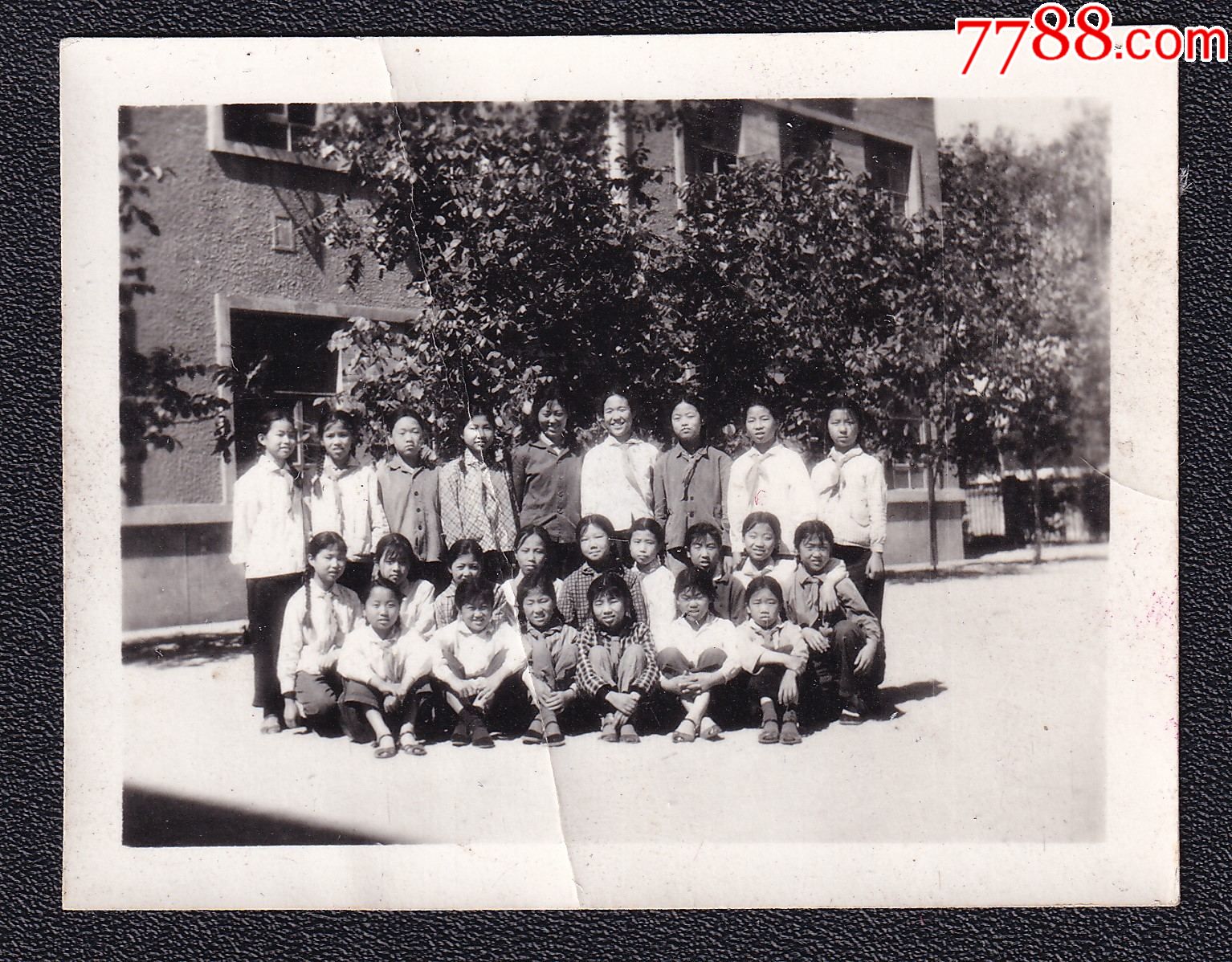 80年代美女学生老照片1张(尺寸约4.6*5.9厘米)