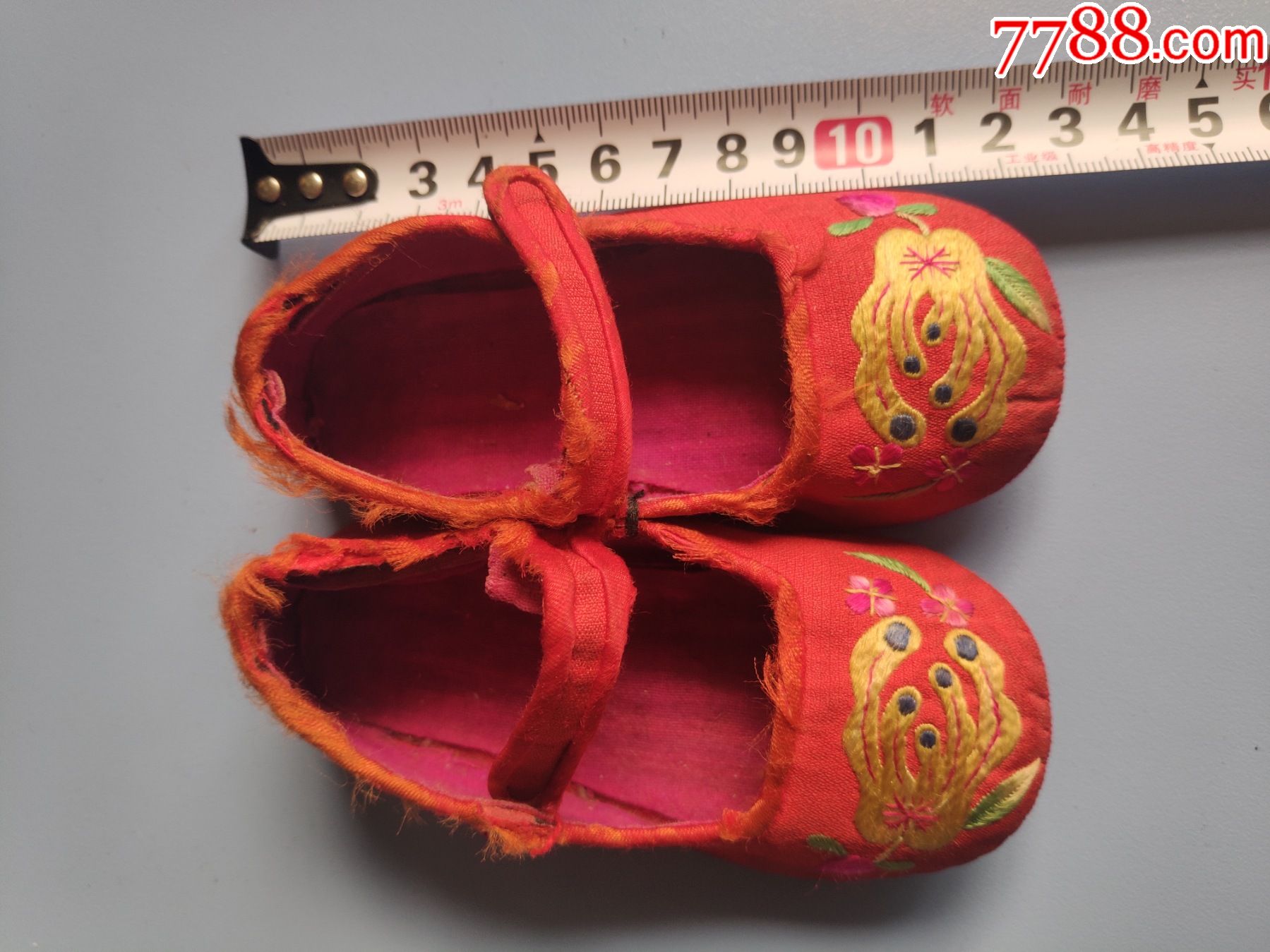 民国精美绣花布鞋一双,尺寸见图