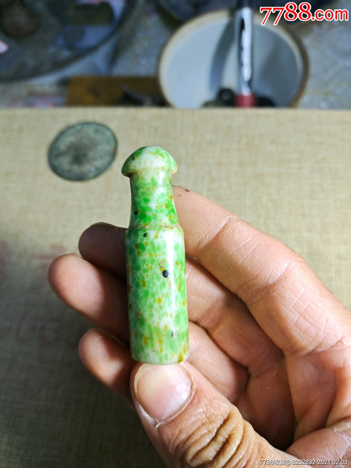 au25483770  店内编号:2047 品种: 烟嘴-烟嘴 属性: 民国,翡翠
