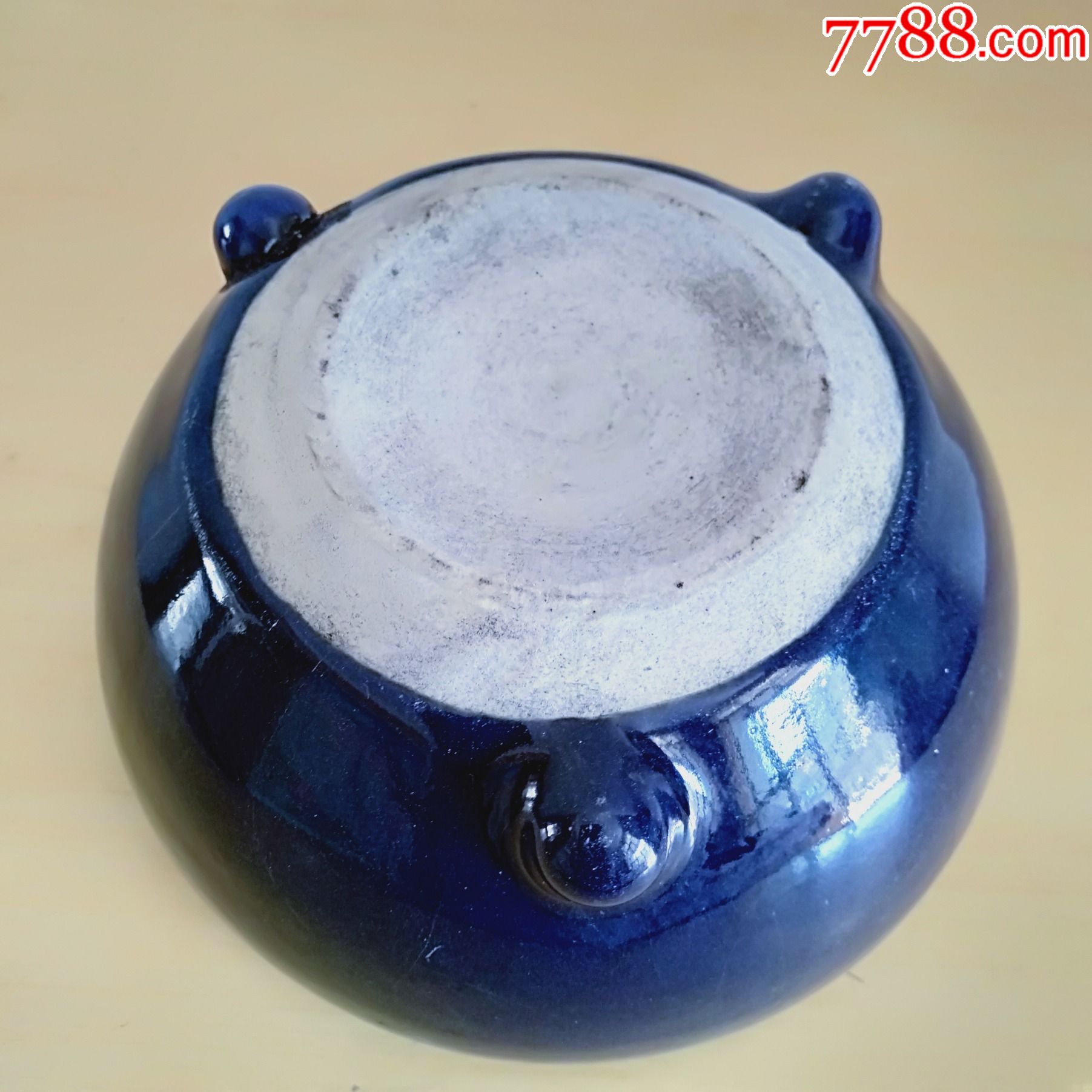 蓝釉三足香炉