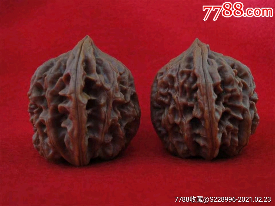 盘玩中的大鸡心文玩核桃