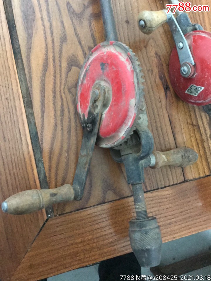 可进博物馆的少见木工老工具手钻手摇钻,早期机械复杂