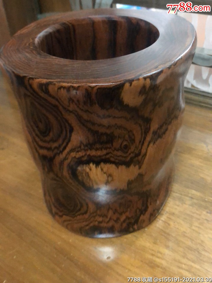首页 拍卖 笔筒 >> 黄花梨笔筒【路程小店】 滚动鼠标滚轴,图片即可