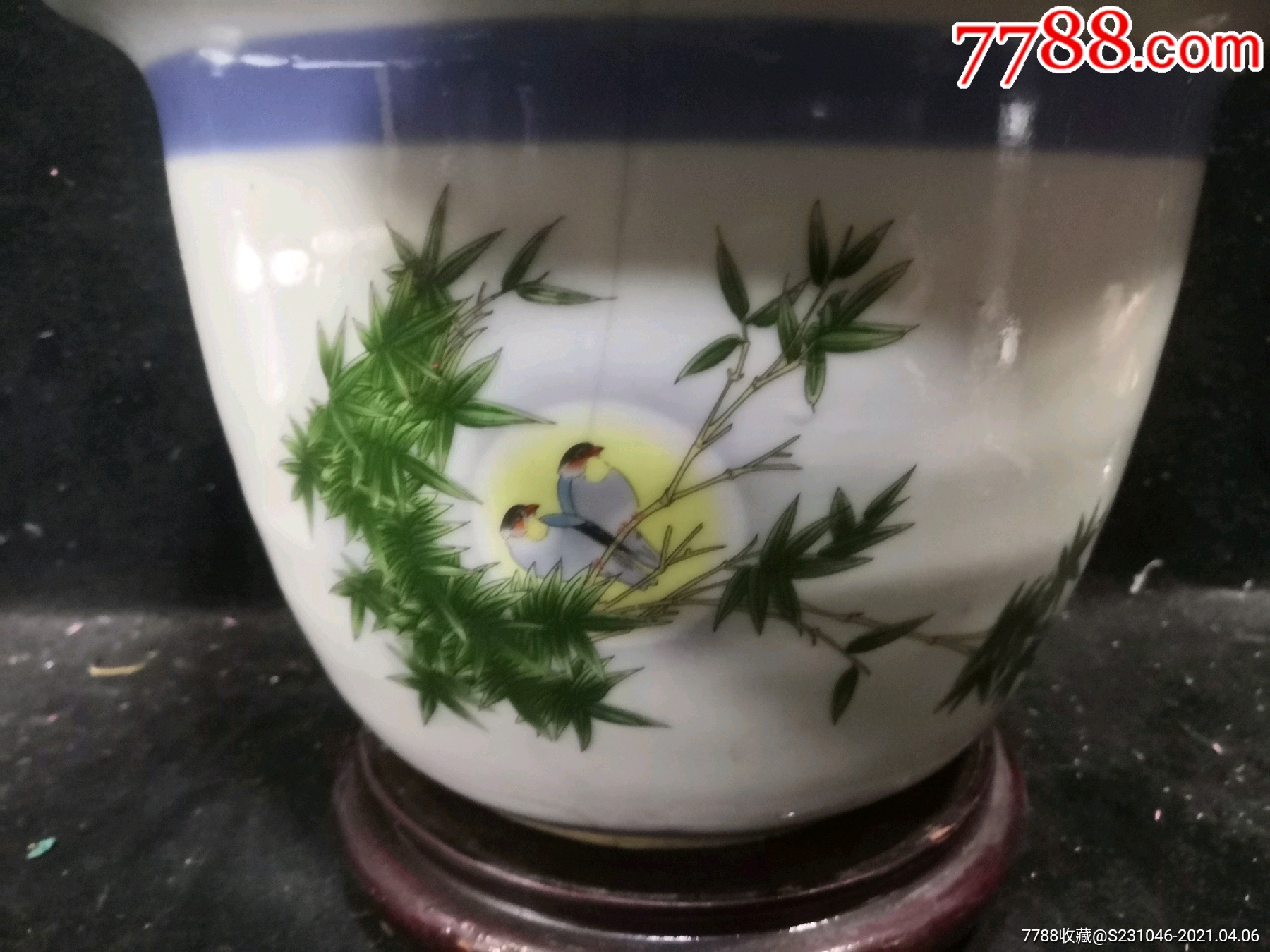 早期曙光瓷厂手工拉坯蓝边粉彩花鸟花钵