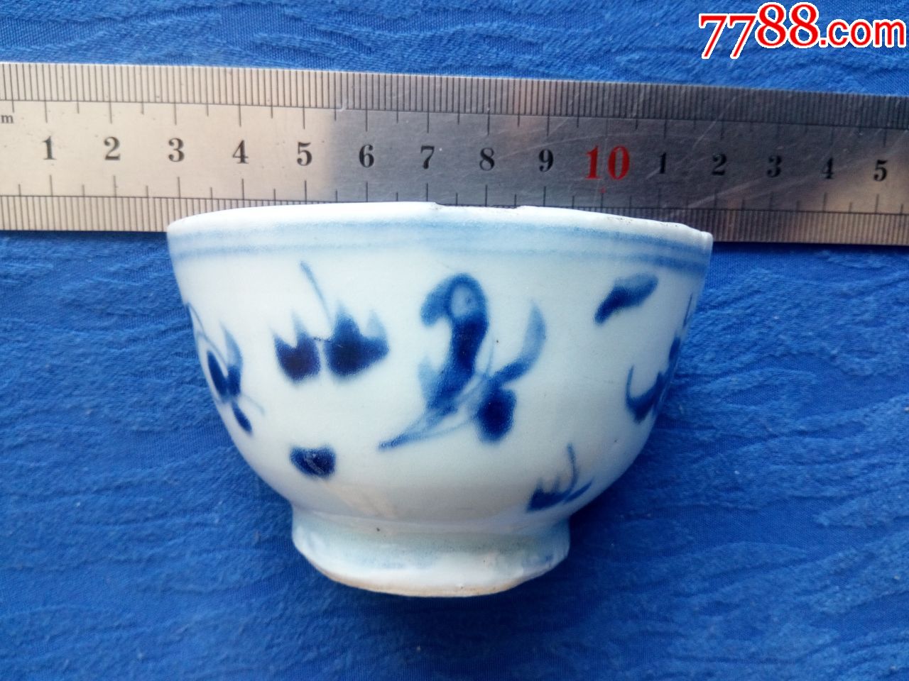 明代晚期景德镇青花手绘写意鱼藻纹窑记款带天地的茶碗古瓷片标本