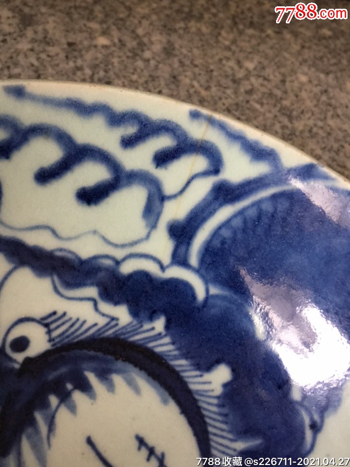 乾隆青花过墙龙纹碗